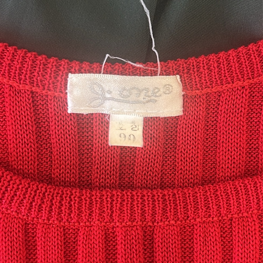 Red Sleeveless Ribbed Top - Picture 3 of 4